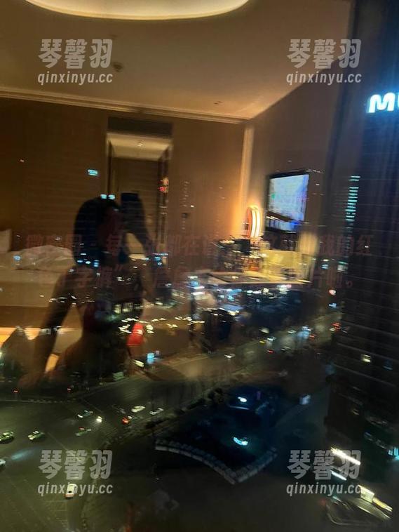 微密圈 - 每一张都在说：“这就是我的红色丁字裤”，詹詹来给你分享图片啦。
