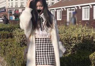 微密圈 – 看！软妹小九九的牛仔裤里藏着些啥，看完这组更新你肯定会忍俊不禁！
