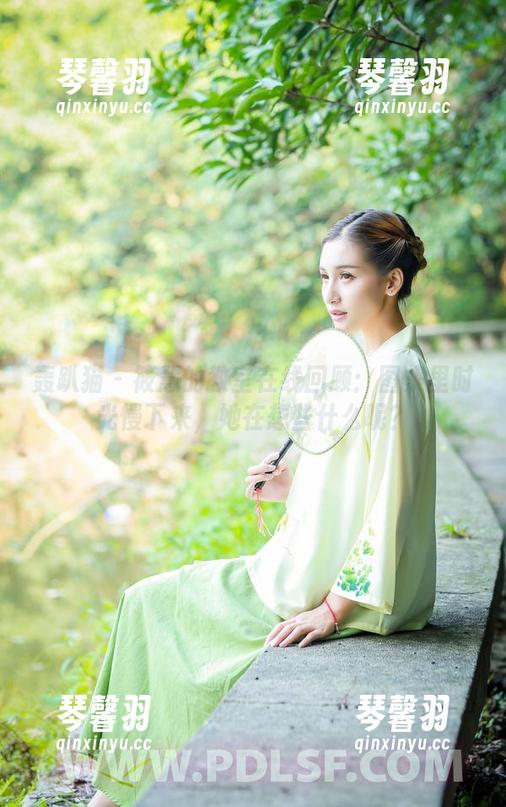 轰趴猫-筱慧 轰趴猫 - 筱慧的教室在线回顾:图集里时光慢下来,她在想些什么呢?