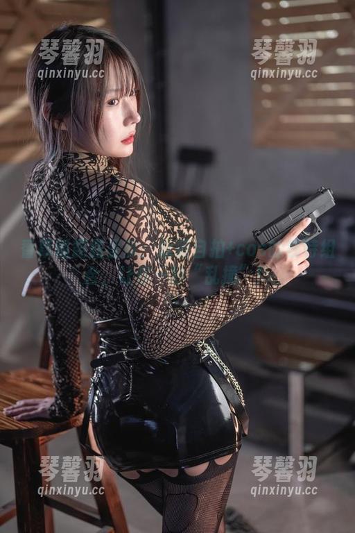 香草喵露露 香草喵露露呈献:泳装自拍+cos的独特组合,让你一秒“乱撞”!