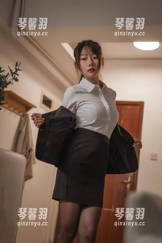 香草喵露露 又是一个徘徊在香草喵露露舰长女警图中的我,资源先收着!
