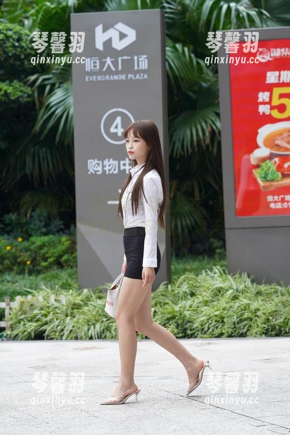 魔镜街拍-萌宝儿 魔镜街拍 - 当萌宝儿穿上泳衣,没圣光的套图照样能吸引整个夏天
