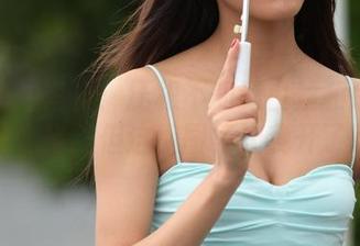 魔镜街拍写真：压根不知道白丝和吊带袜能这么搭，但这组图集让我开了眼。