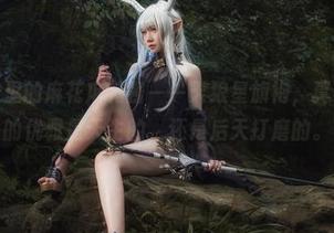 高清图包里的麻花麻花酱——天狼星旗袍，真不知道它的优雅是天生的，还是后天打磨的。