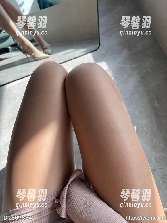微密圈 - 黑饱宝在线美脚巡礼：图片带来的那种无形的承诺，不如直接说：看吧，这才是爱的真谛。